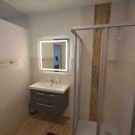 Bed and Breakfast Pg Motel Teil Der Pg Glasbau Gmbh *