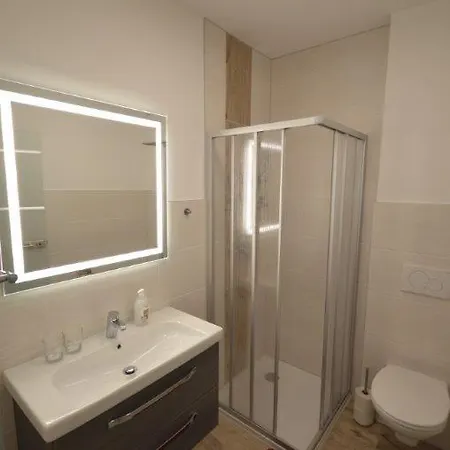 Pg Motel Teil Der Pg Glasbau Gmbh *